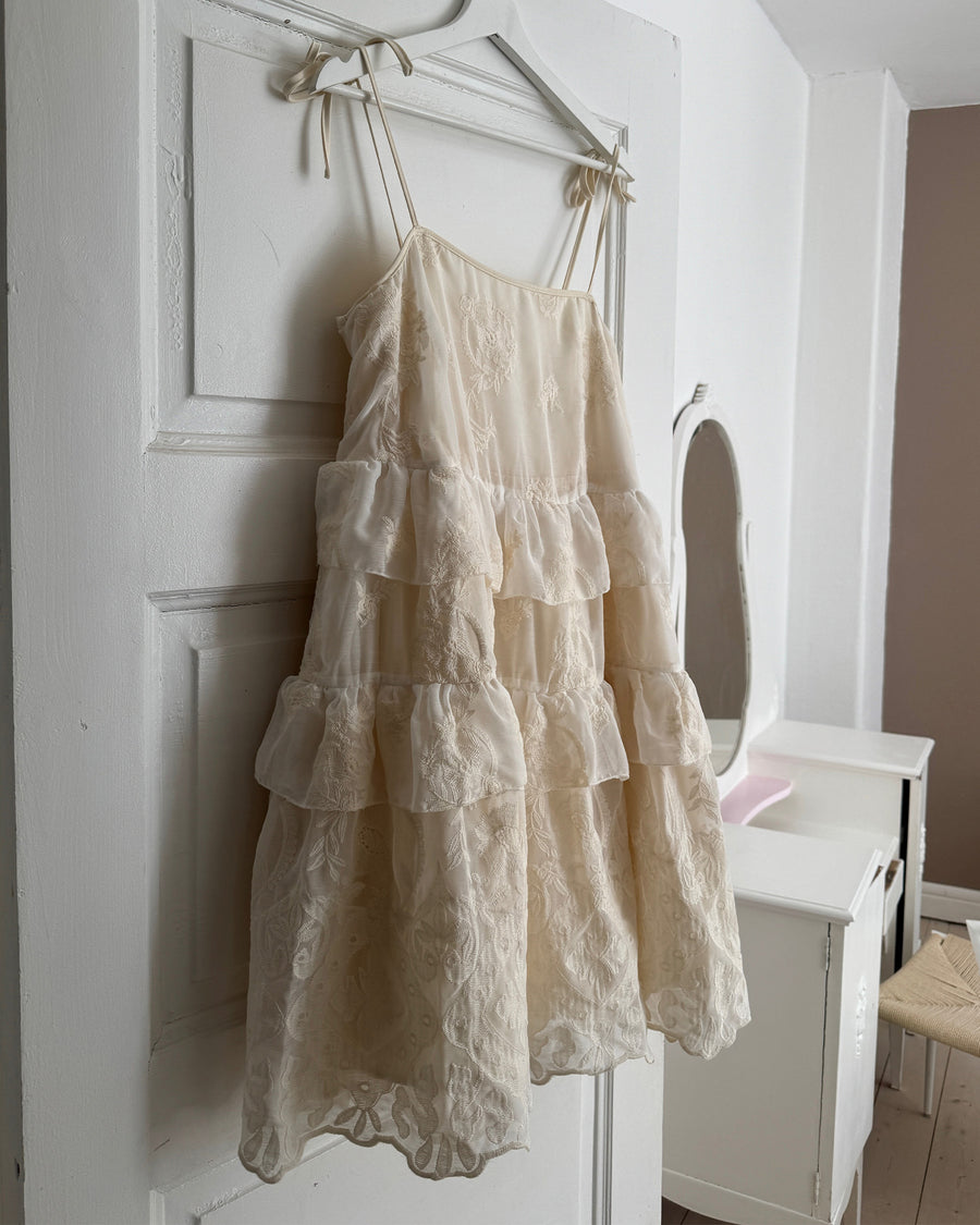 Ellinoric lace strap dress