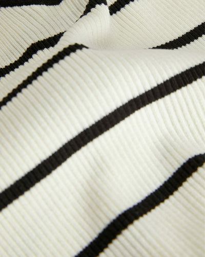 JXESTHER TIGHT SHORT TOPThumbnail