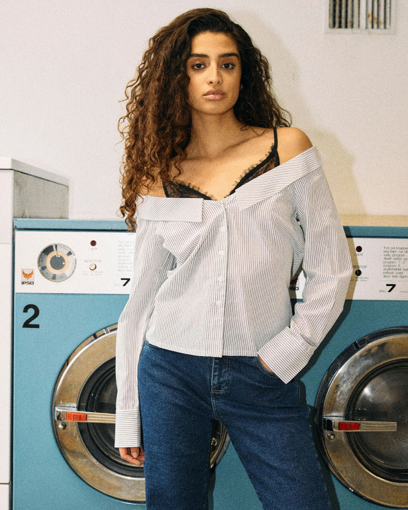 NMKIRA L/S OFF SHOULDER LACE