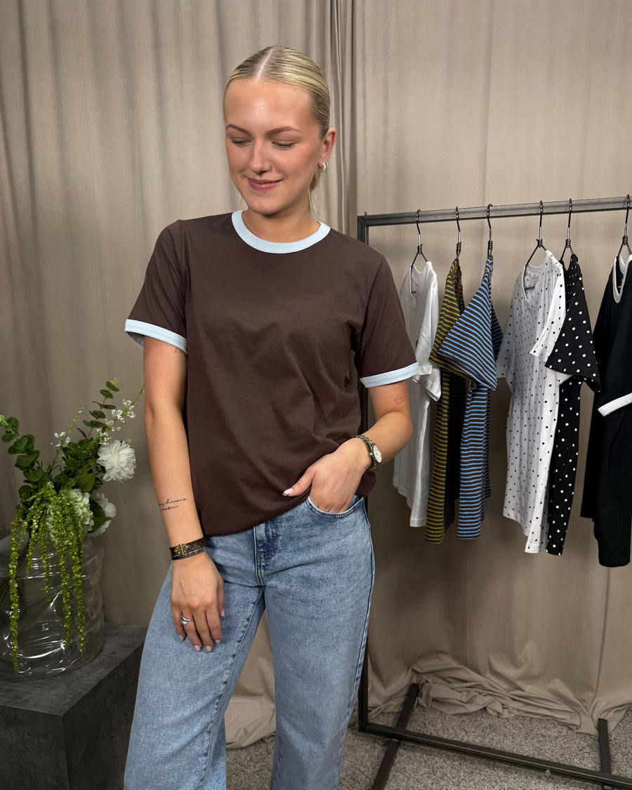 Sabine ringer tee
