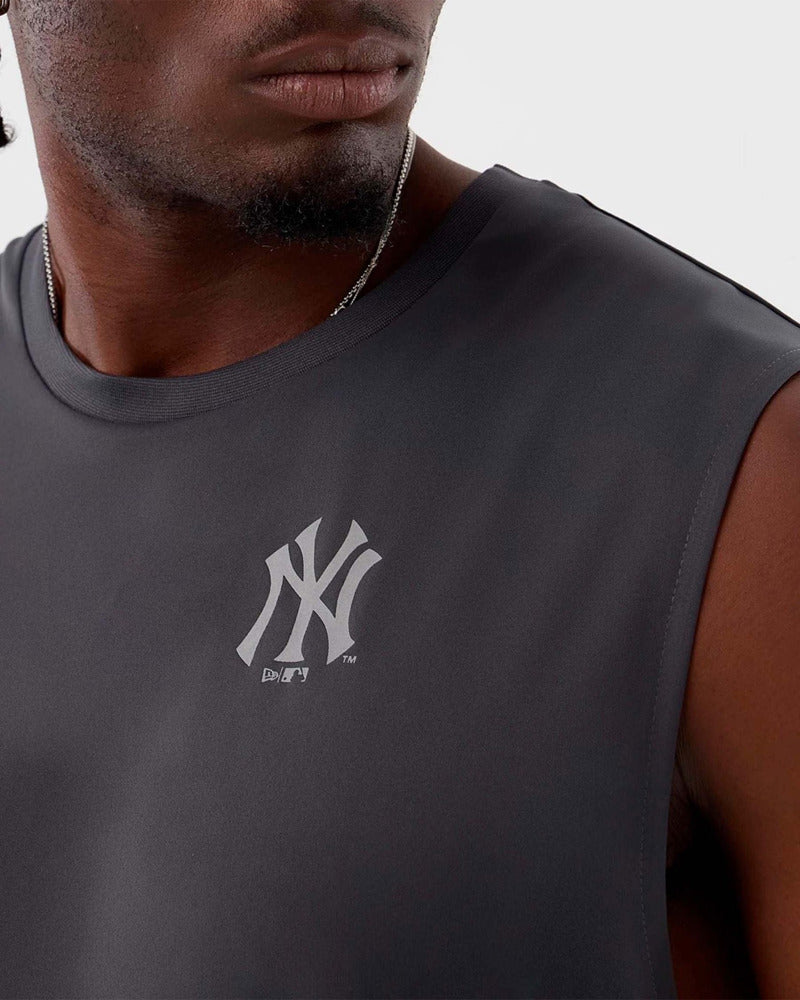MLBSLEEVELESS TEE