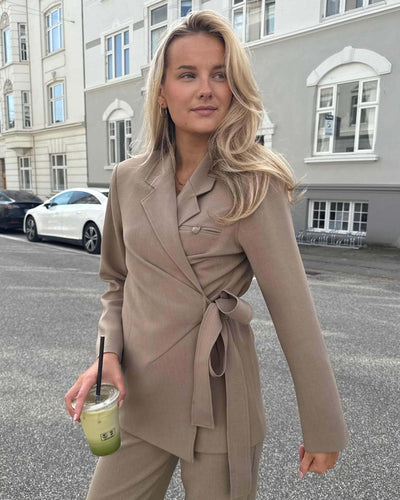 Elinaic blazerThumbnail