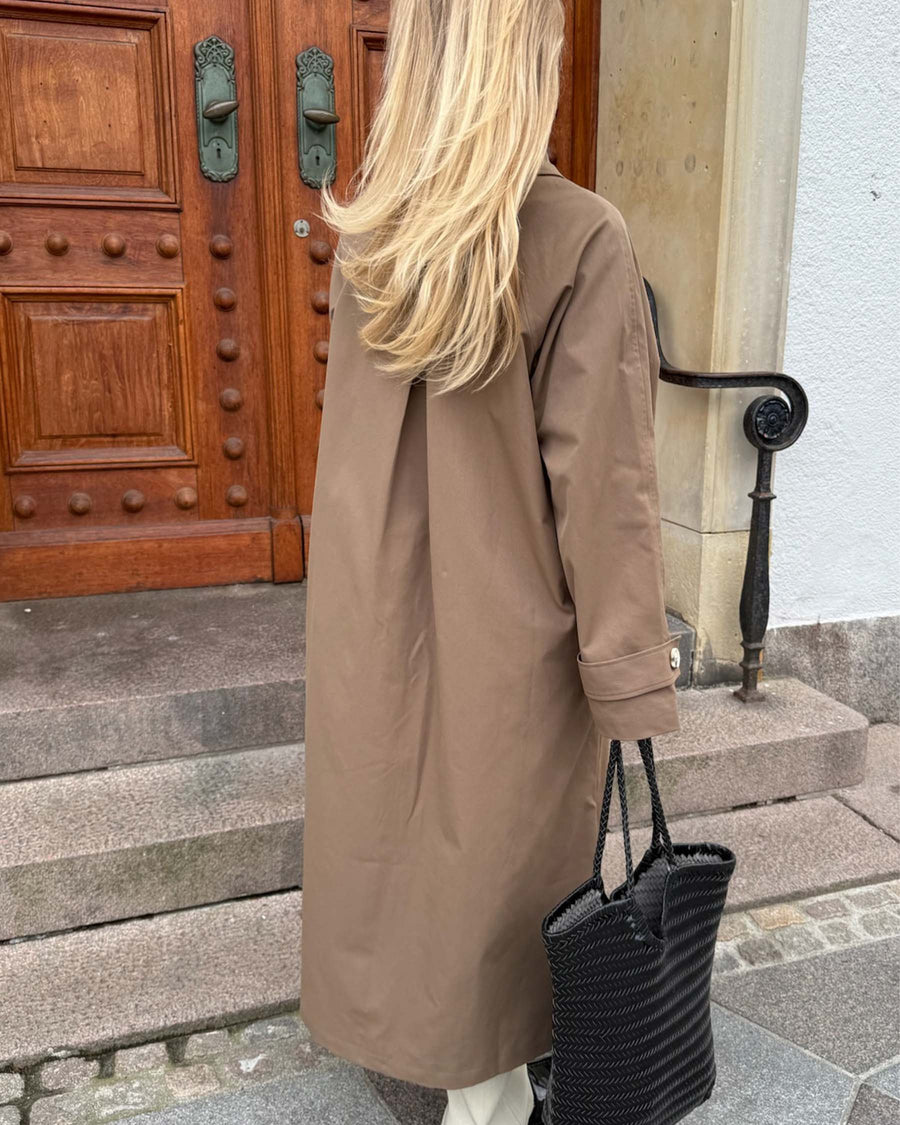 Avaic trenchcoat