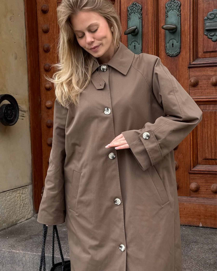 Avaic trenchcoat