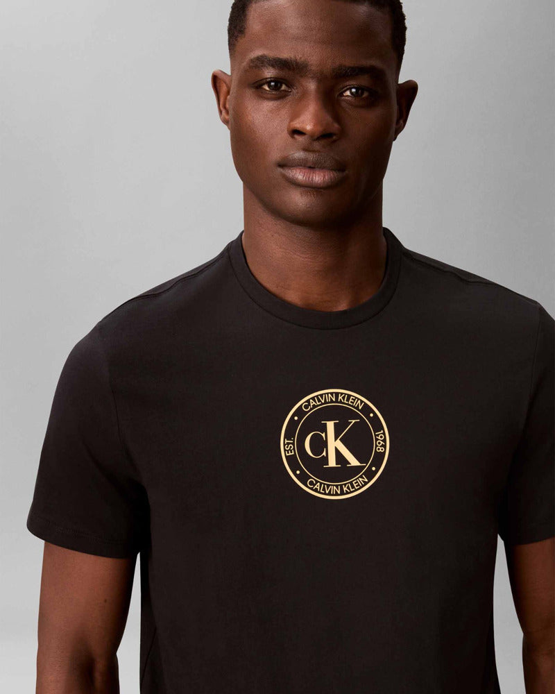 SS 30S EU CREST GRAPHIC TEE