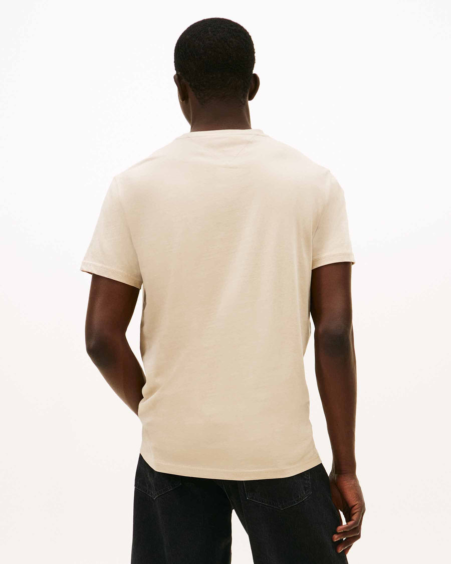 TJM ESSENTIAL FLAG TEE