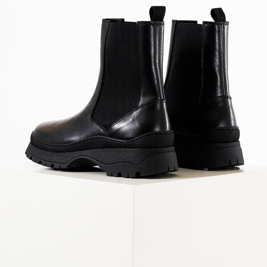 Psselione leather boot