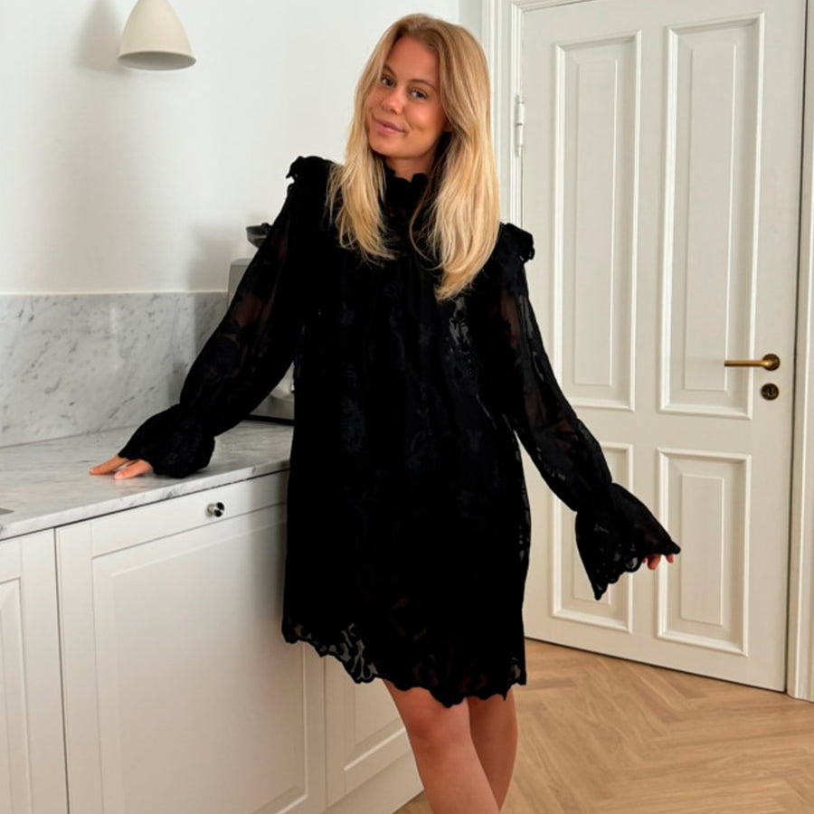 Ellinoric lace dress