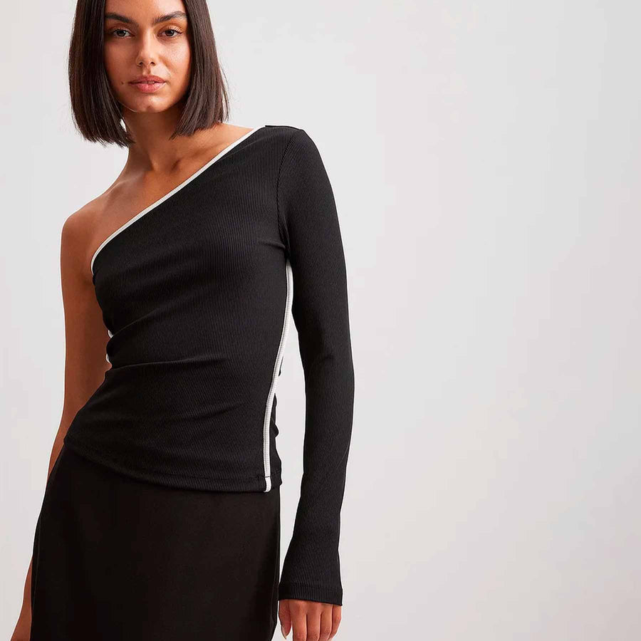 Contrast binding one shoulder