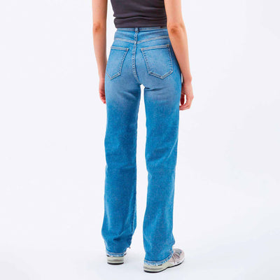 Moxy straightThumbnail