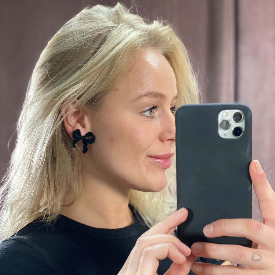 Sandie bow earrings