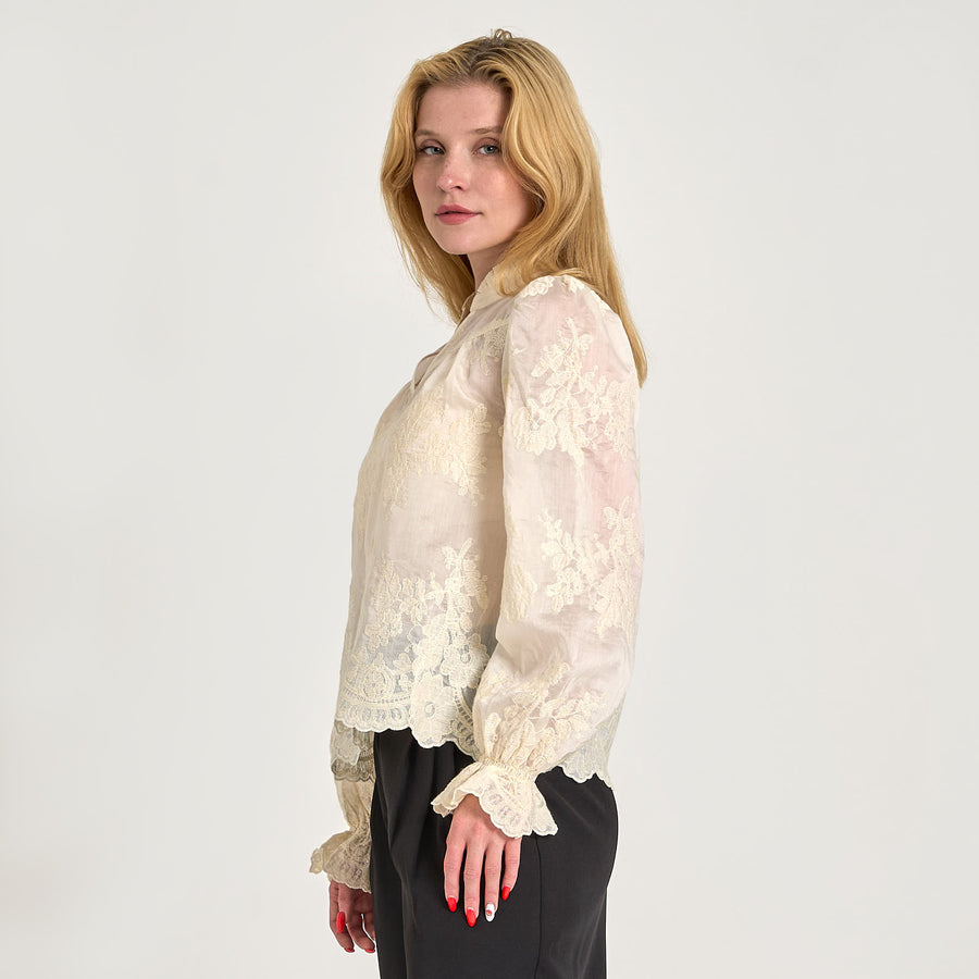 Angel embroidery blouse