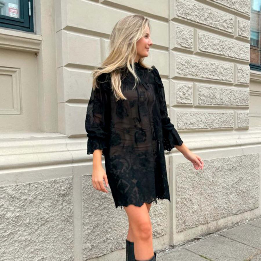 Ellinoric lace dress