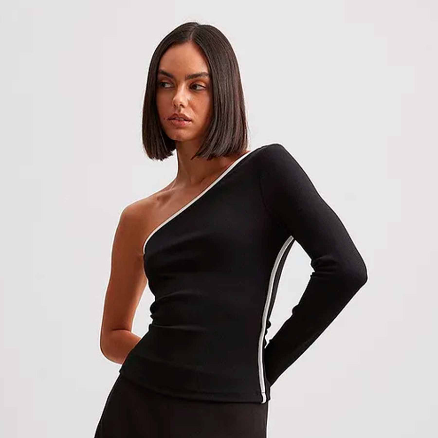 Contrast binding one shoulder