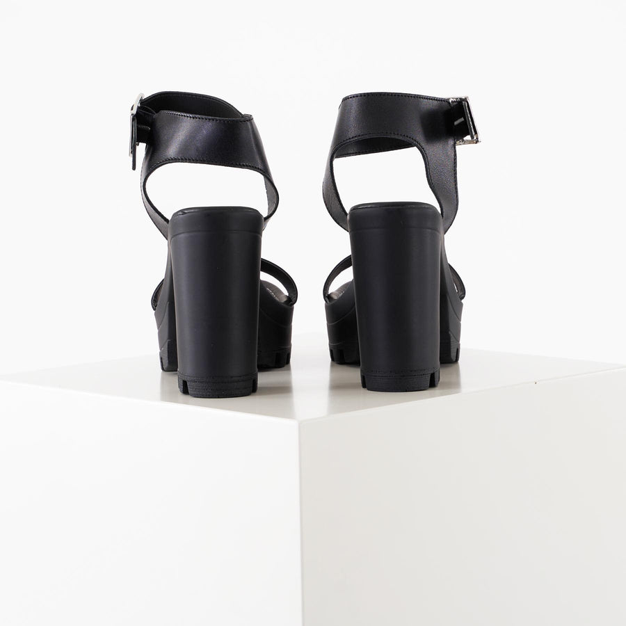 Psede leather sandal