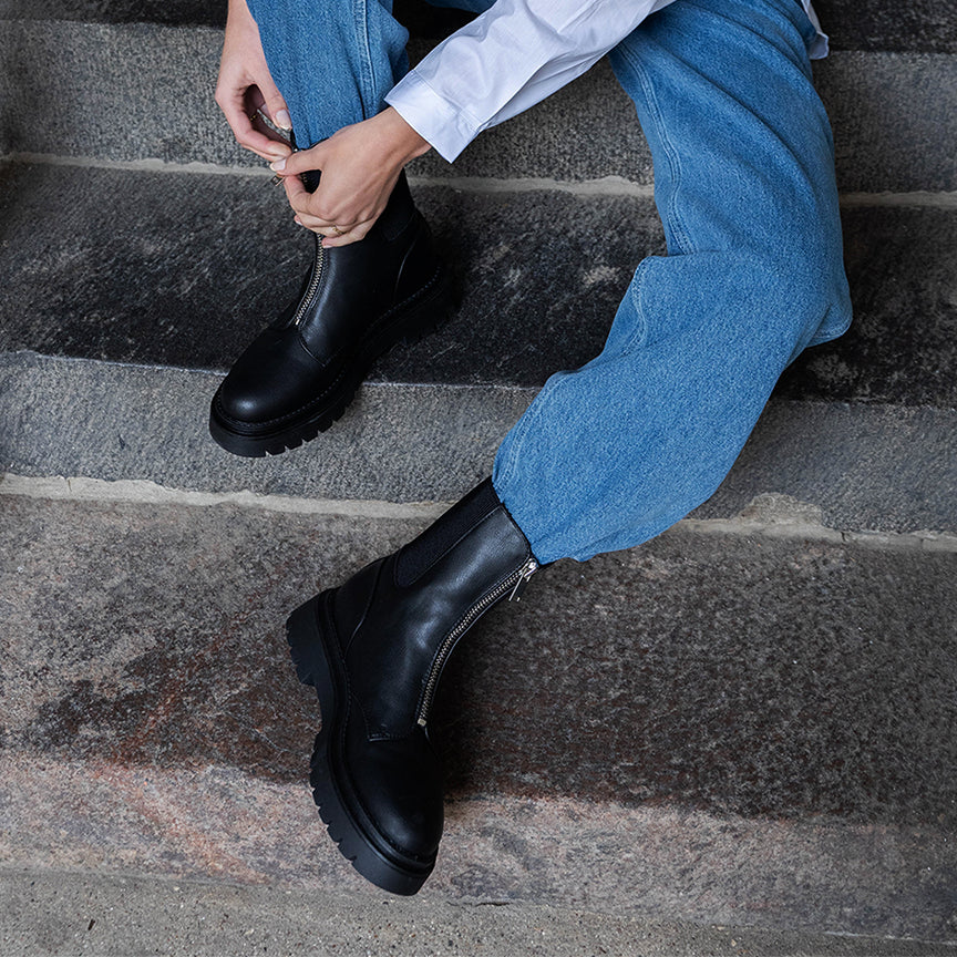 Mia zip boot