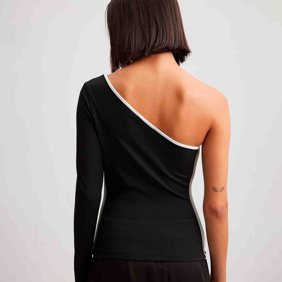 Contrast binding one shoulder