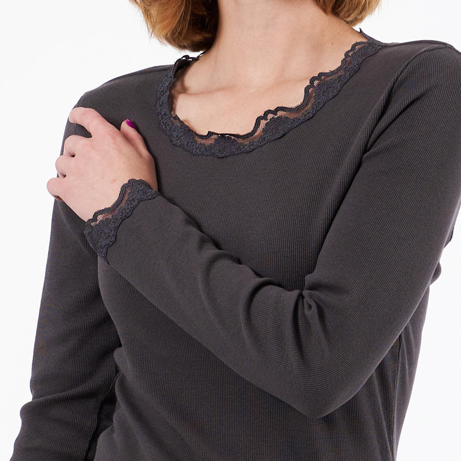 Purodine lace blouse