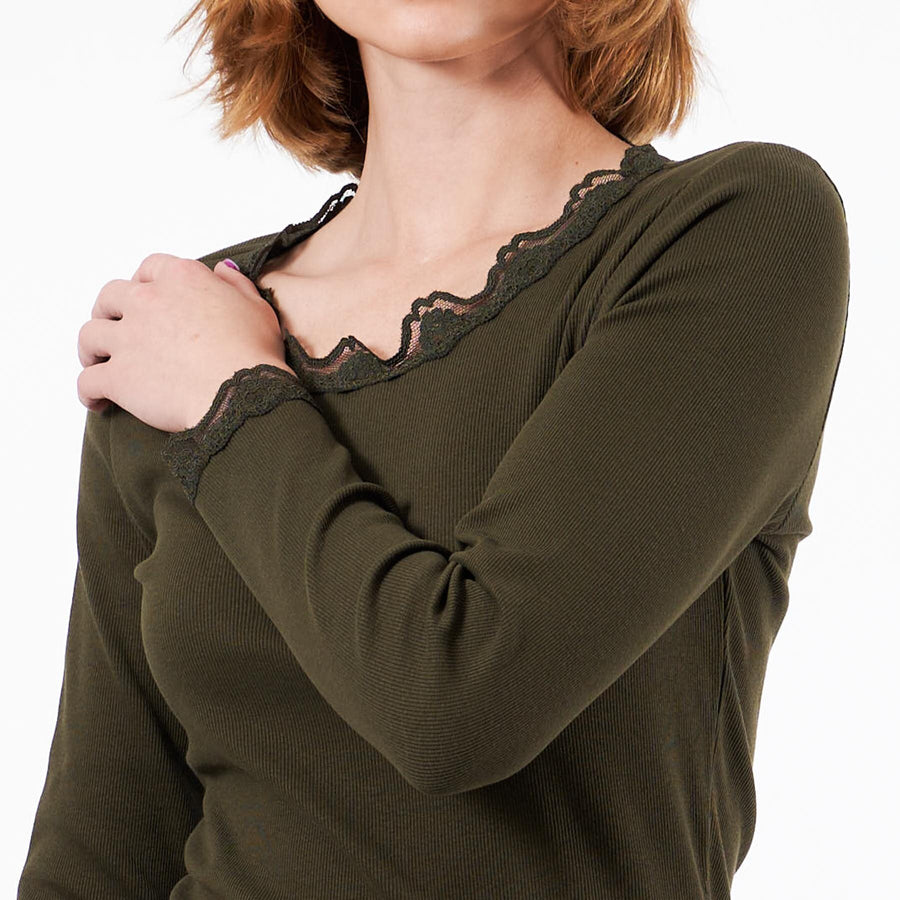 Purodine lace blouse