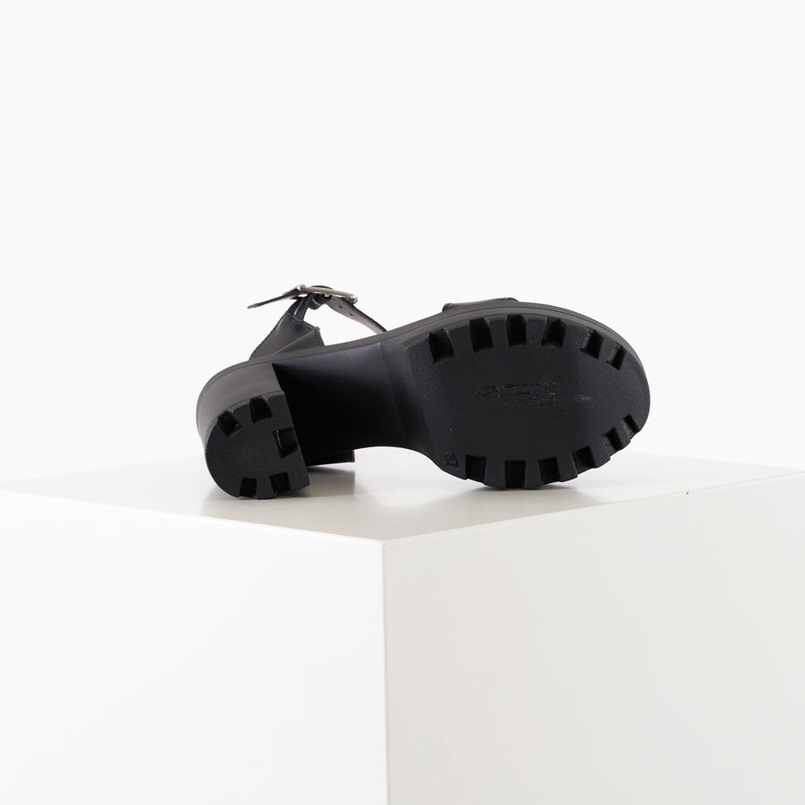 Psede leather sandal