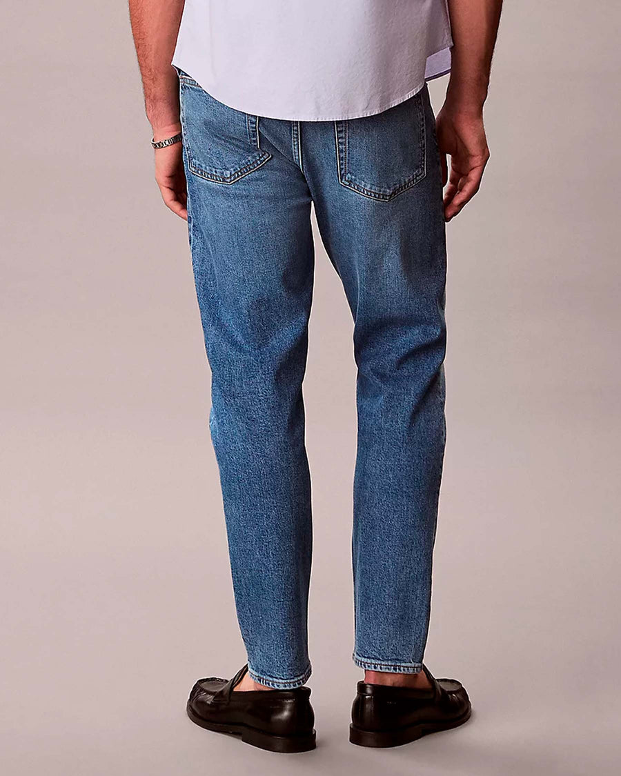 CLASSIC TAPER JEANS