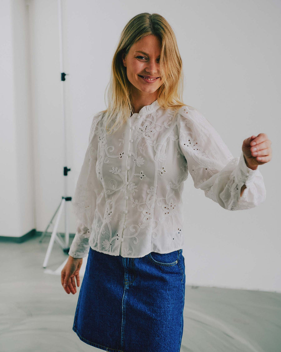 Lunina embroidery blouse