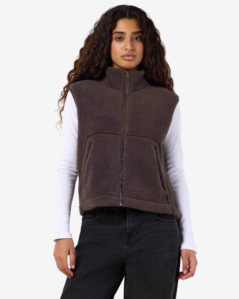 NMMASEY SHORT TEDDY VEST