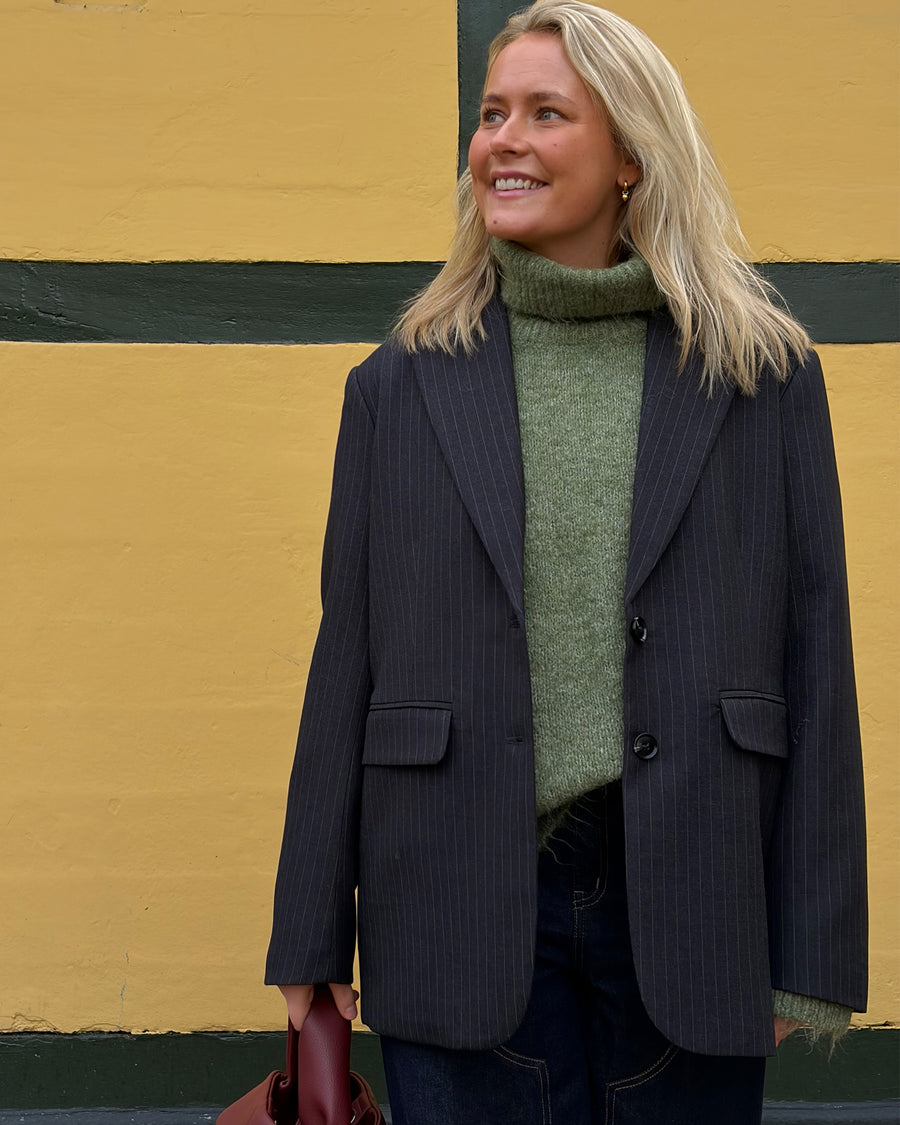 Nona fluffy highneck knit