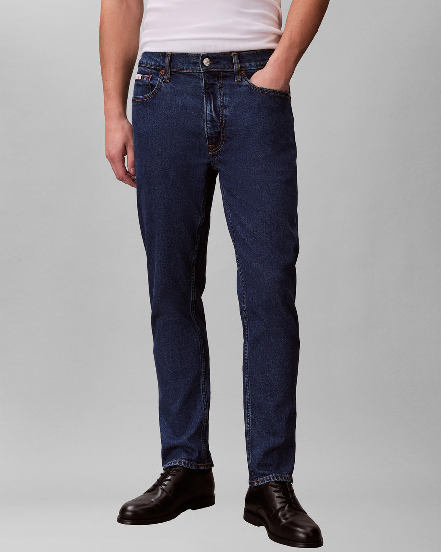 CLASSIC TAPER JEANS
