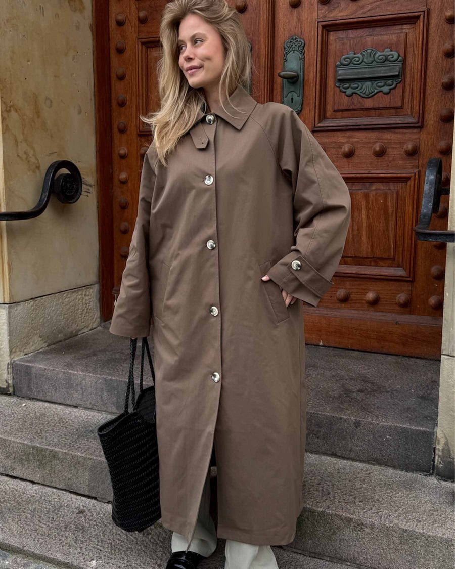 Avaic trenchcoat