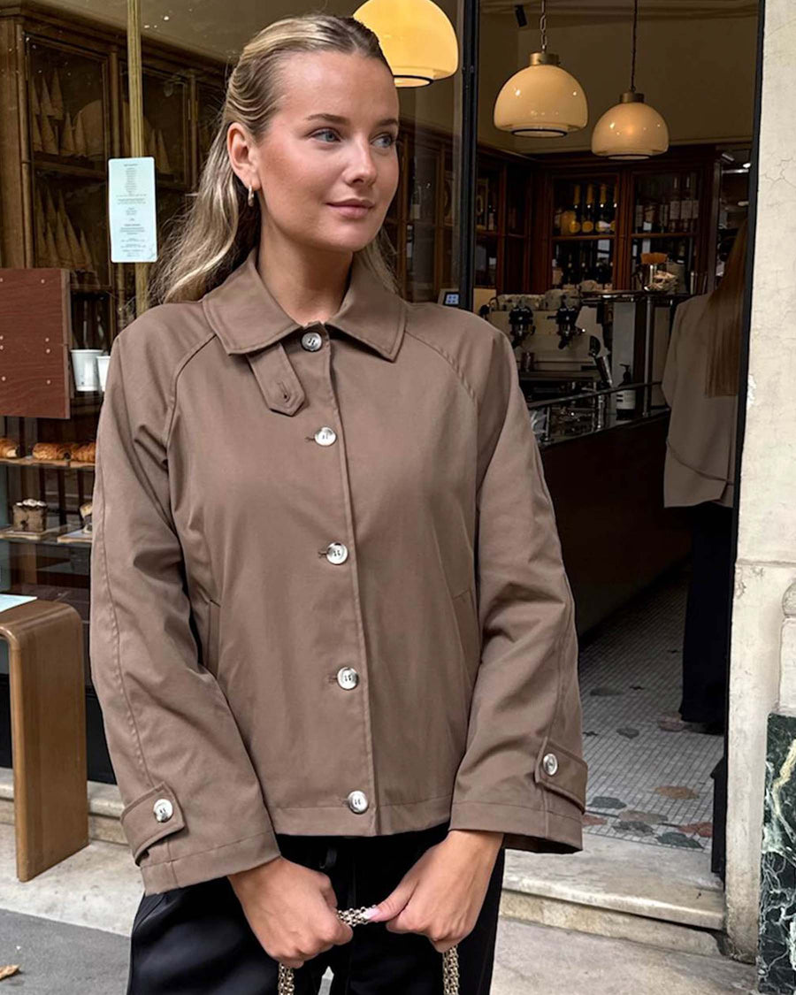 Avaic short trenchcoat
