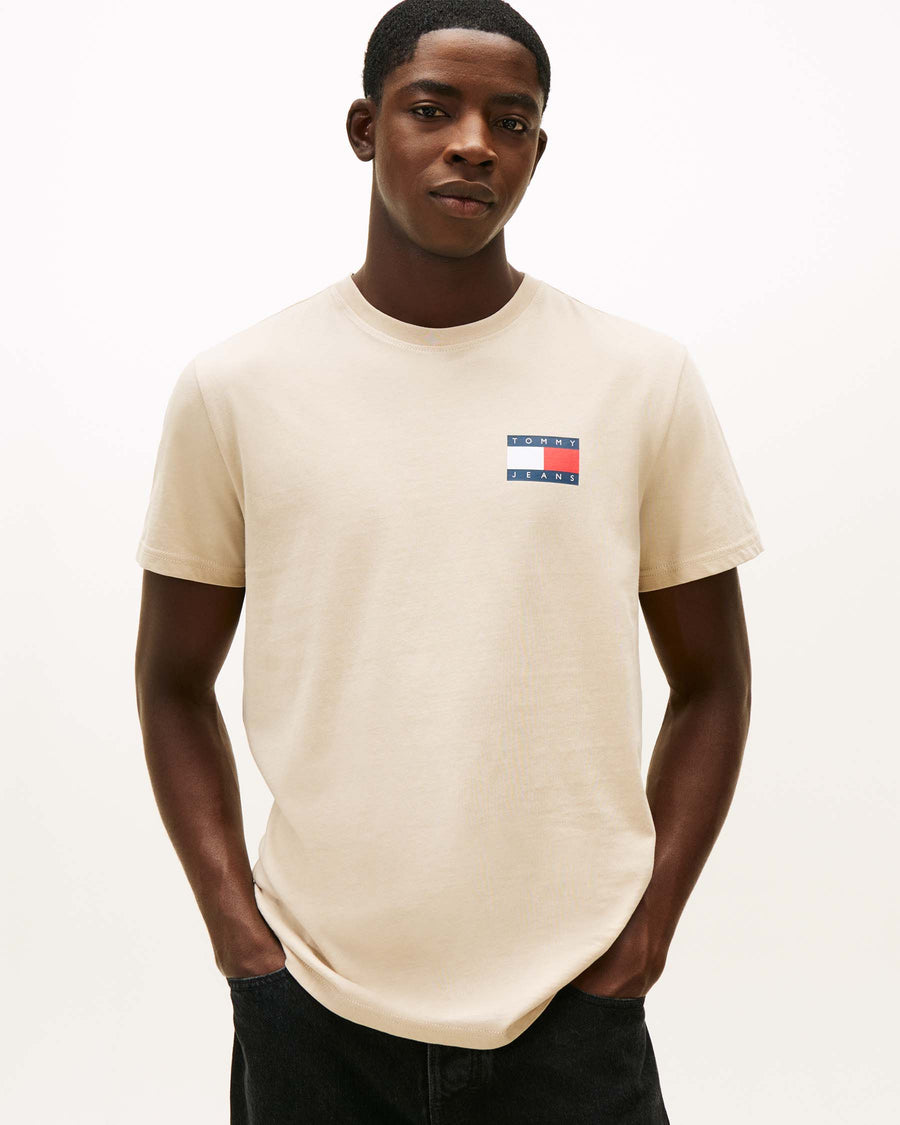 TJM ESSENTIAL FLAG TEE