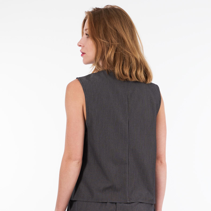 Mae vest