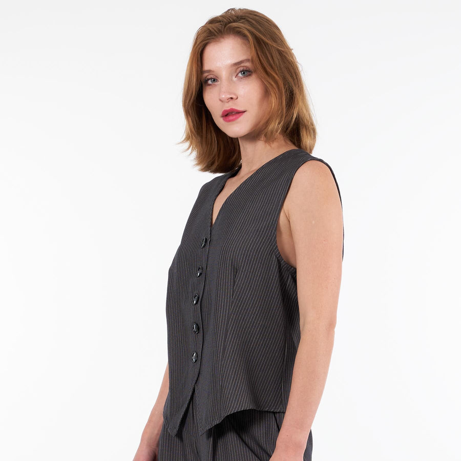 Mae vest