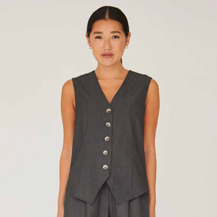 Mae vest