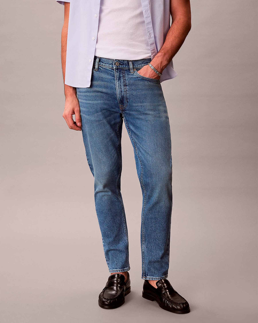 CLASSIC TAPER JEANS