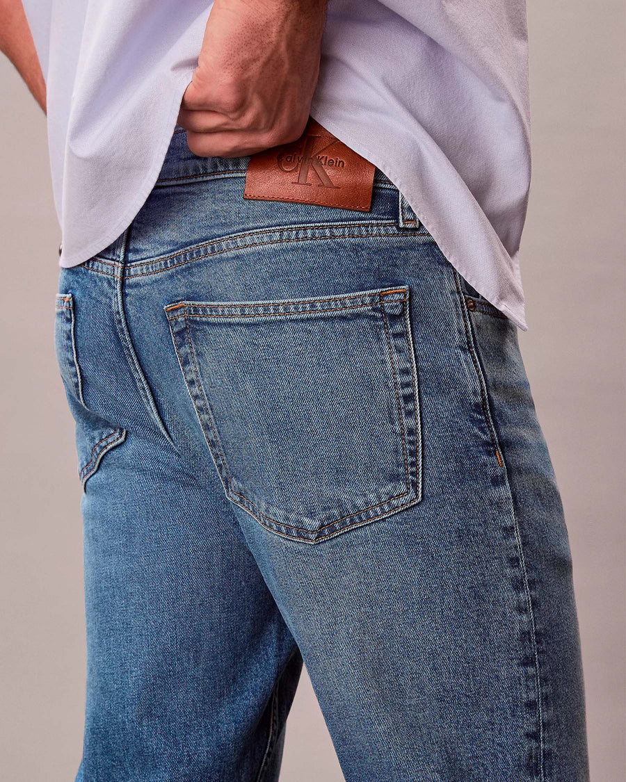 CLASSIC TAPER JEANS