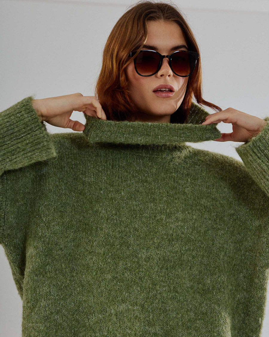 Nona fluffy highneck knit
