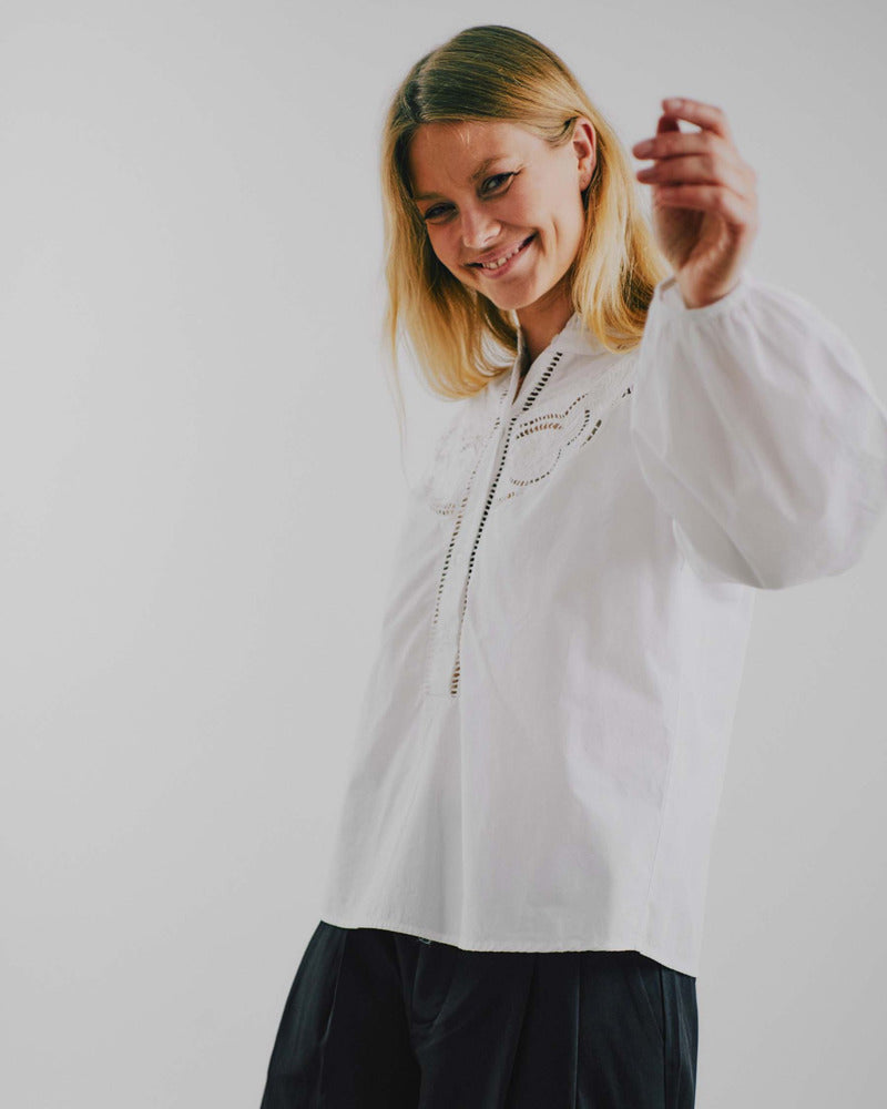 Saskia embroidery blouse